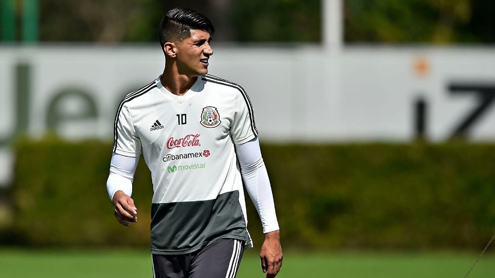 Alan Pulido en una práctica con la Selección 