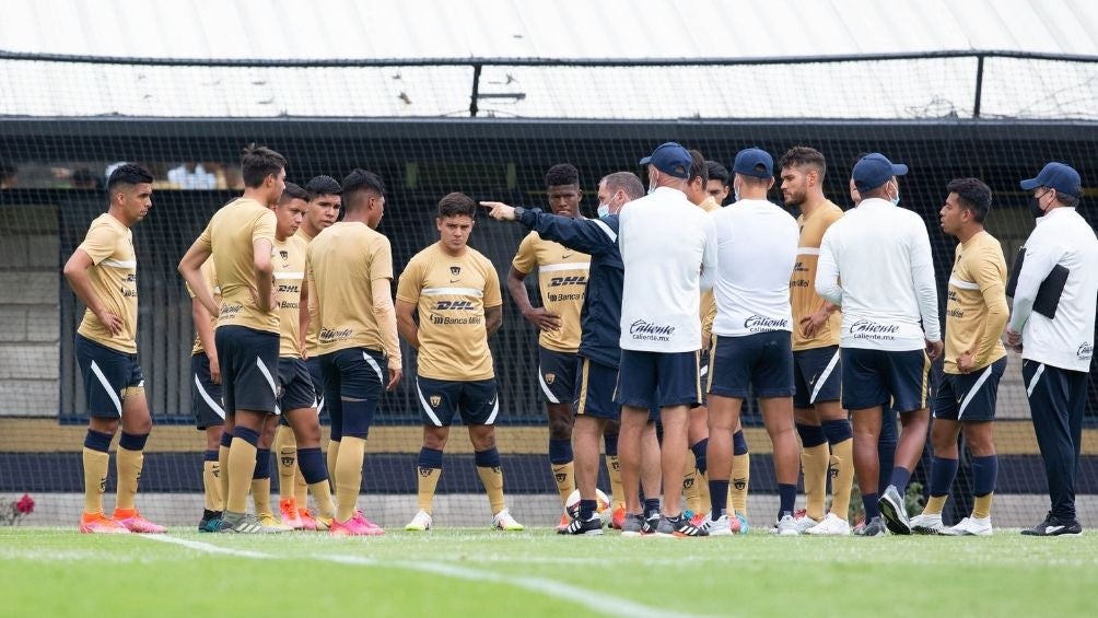 Pumas en un partido de preparación 