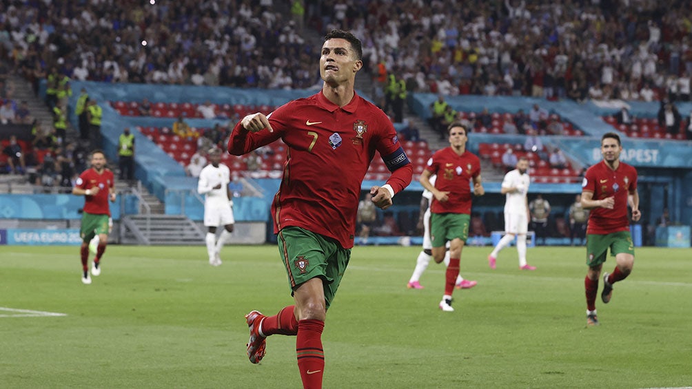 Cristiano Ronaldo festeja un gol con Portugal 