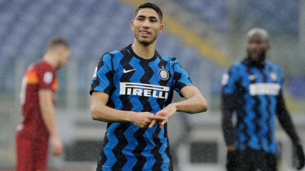 Achraf Hakimi durante un partido con el Inter