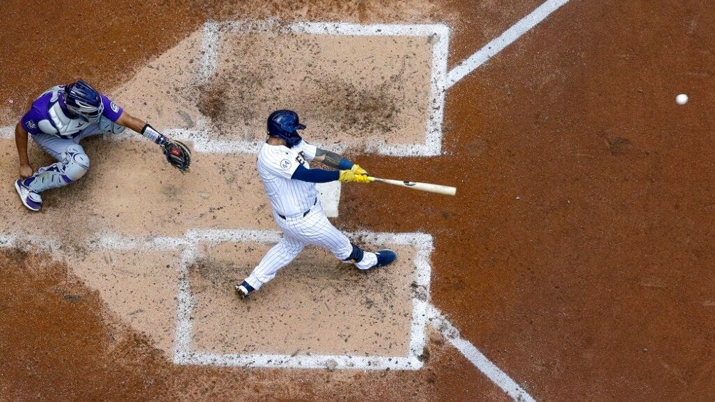 Luis Urías: El mexicano anotó en quinta victoria consecutiva de Milwaukee