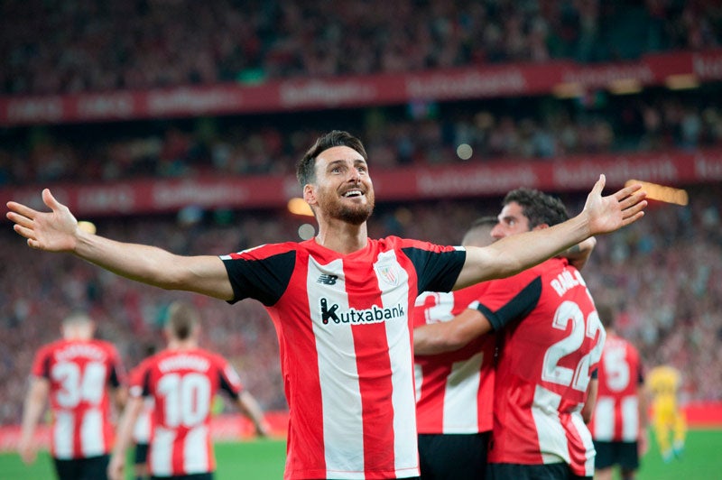 Aduriz celebrando un gol