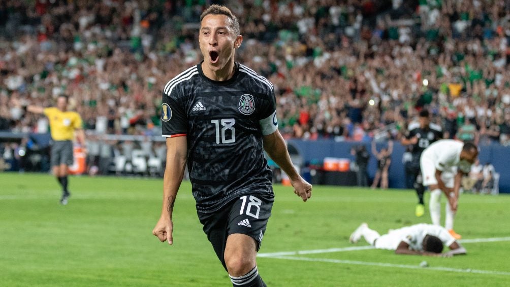 Andrés Guardado en acción con el Tri