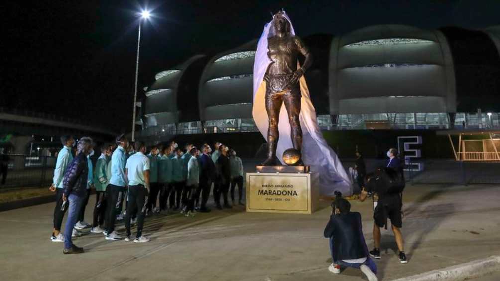 Estatua de Maradona