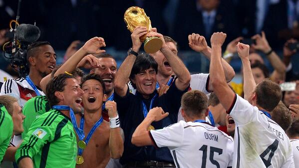 Löw alza la Copa del Mundo en 2014