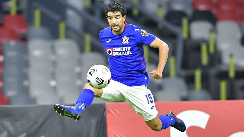 Rivero en un partido con Cruz Azul