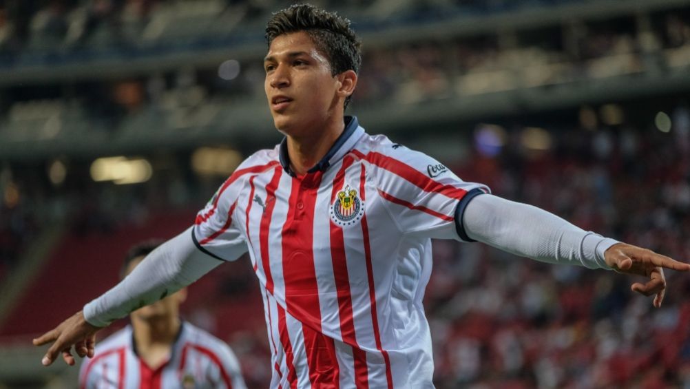 Ángel Zaldívar festejando un gol a favor de las Chivas