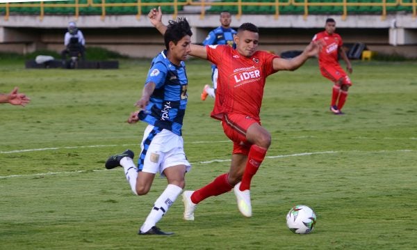 Óscar Vanegas, en acción con Patriotas Boyacá