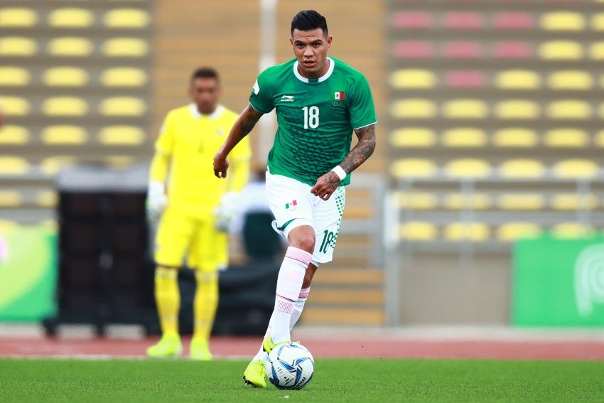 Brayton Vázquez en un partido con la Selección Mexicana