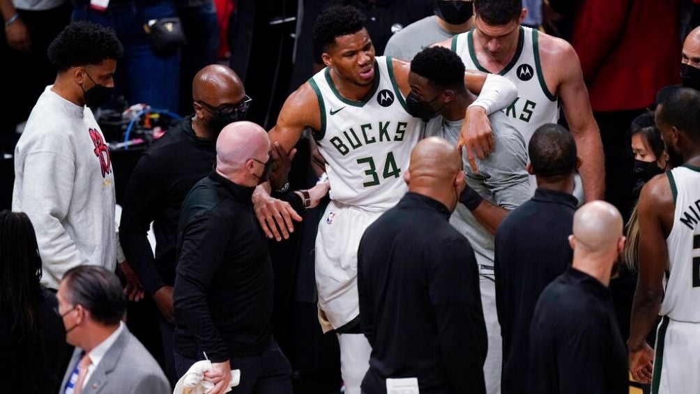 Antetokoumpo es duda para el primer partido