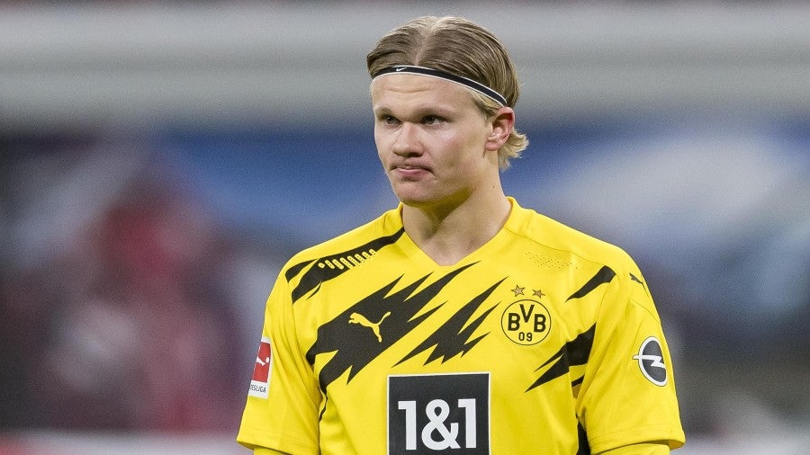 Erling Haaland durante un partido con Borussia Dortmund