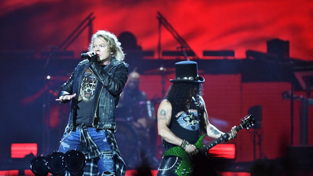 Axl Rose y Slash en concierto