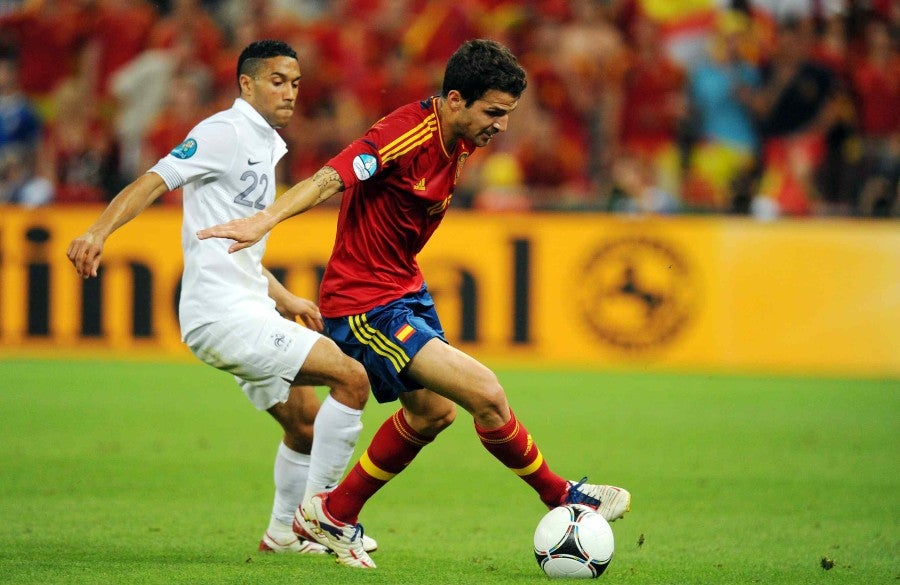 Cesc Fabregas durante un partido con España