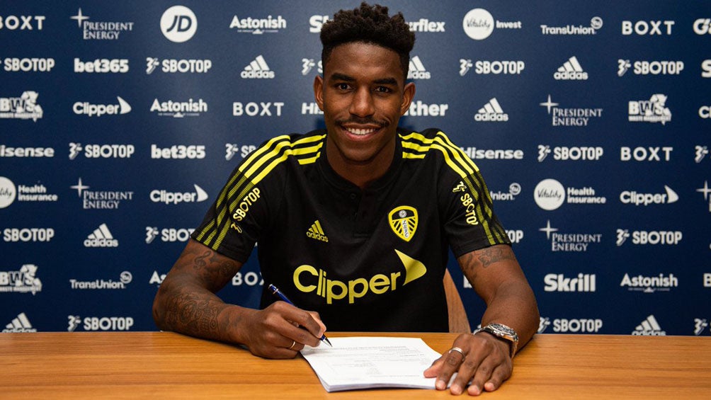 Junior Firpo firma contrato con el Leeds United