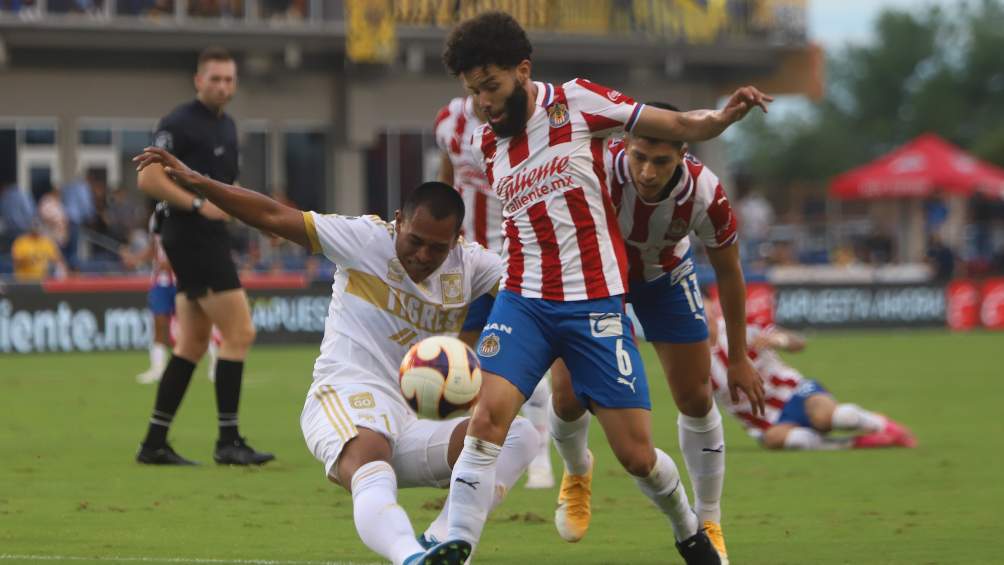 Chivas y Tigres en partido