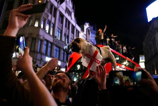 Aficionados de Inglaterra celebran 