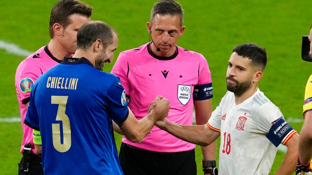 Giorgio Chiellini y Jordi Alba tras el sorteo previo a penaltis 