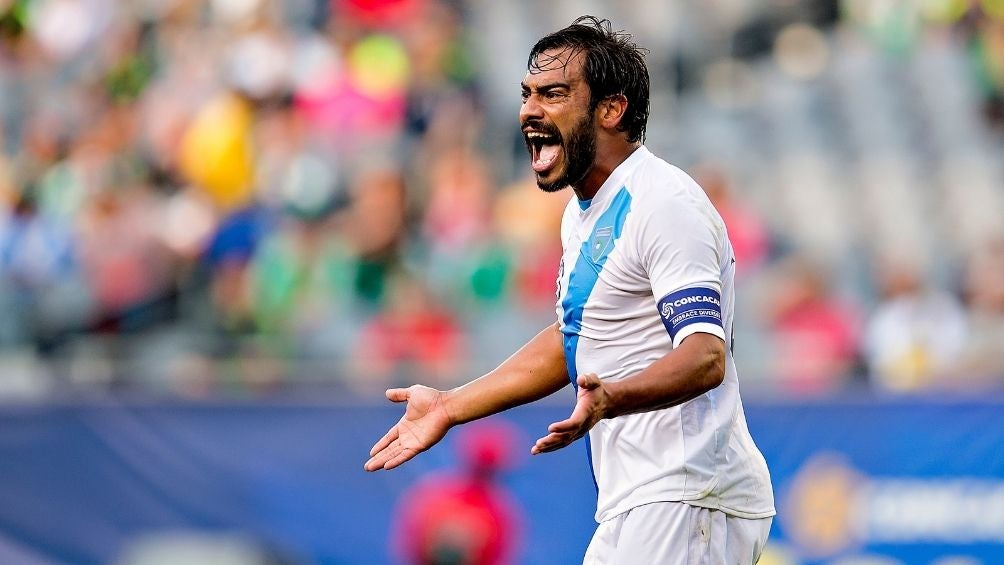 Pescadito Ruiz en un partido con Guatemala 