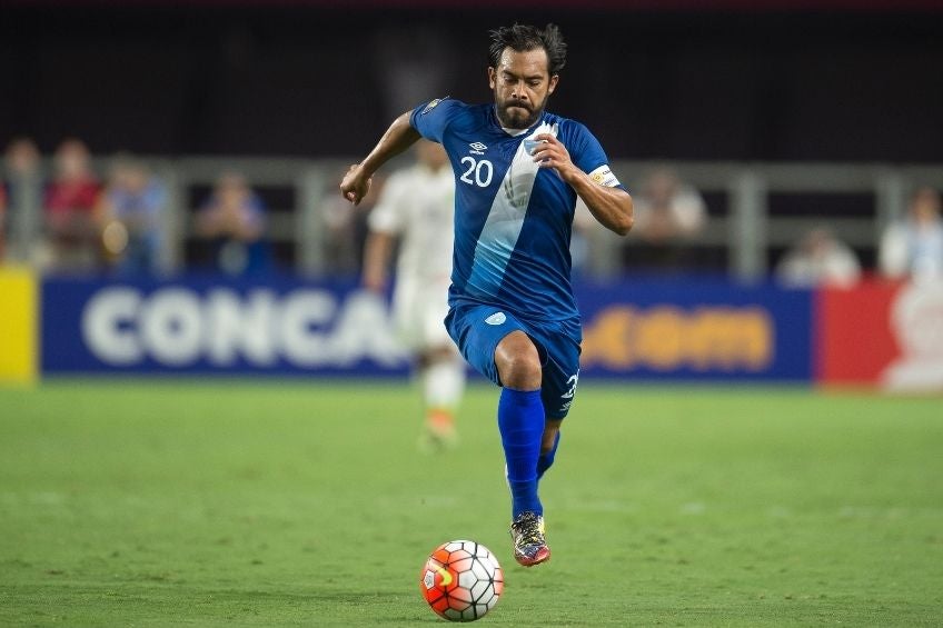 Pescadito Ruiz en un partido con Guatemala 