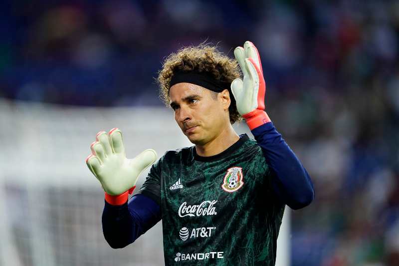 Guillermo Ochoa en partido