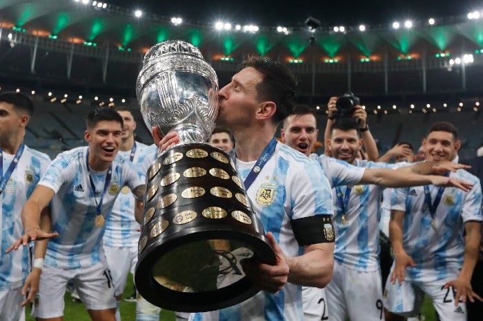 Messi besa la Copa América