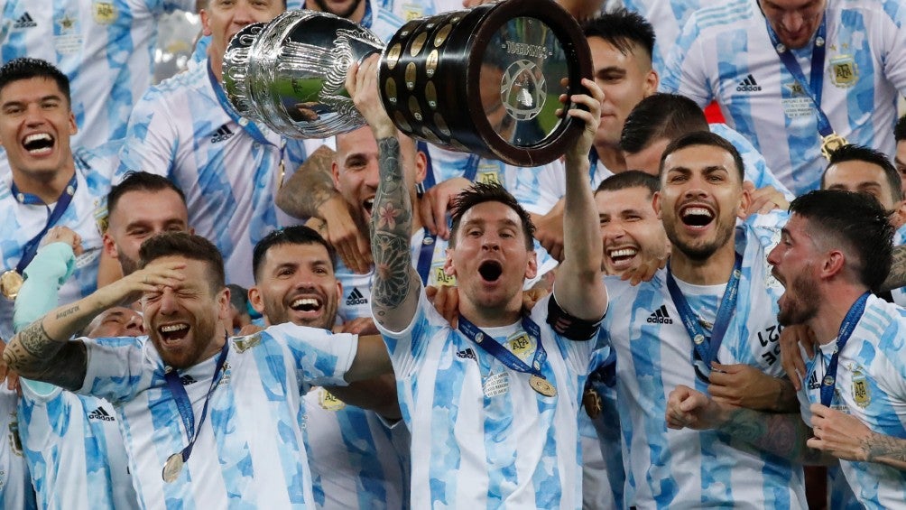 Jugadores de Argentina celebran la conquista de la Copa América