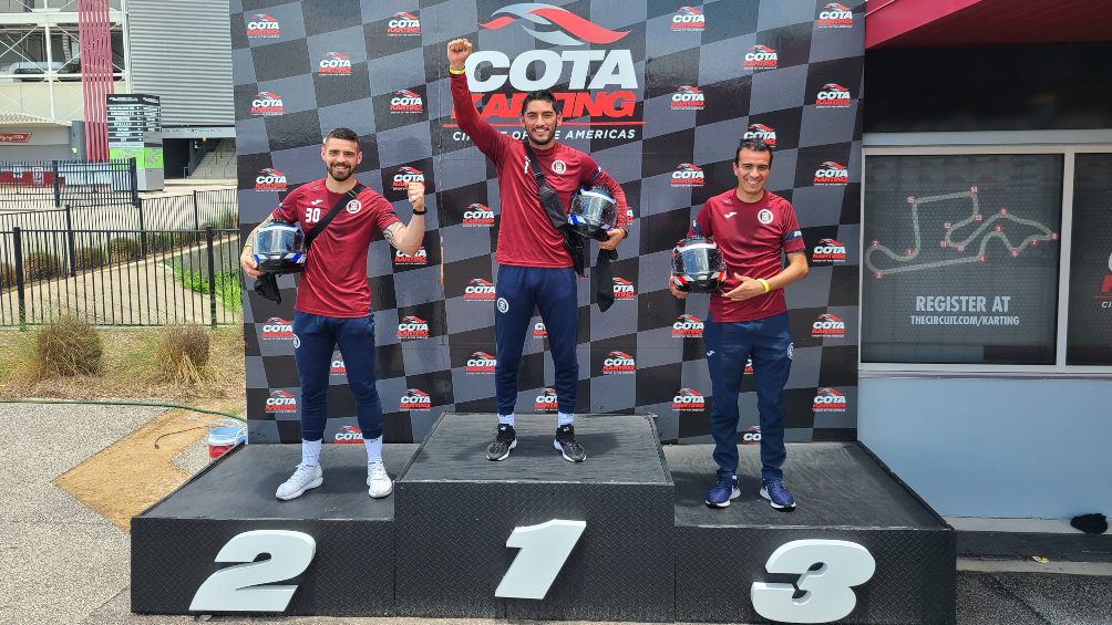 Jugadores de Cruz Azul en el Circuito de las Américas 