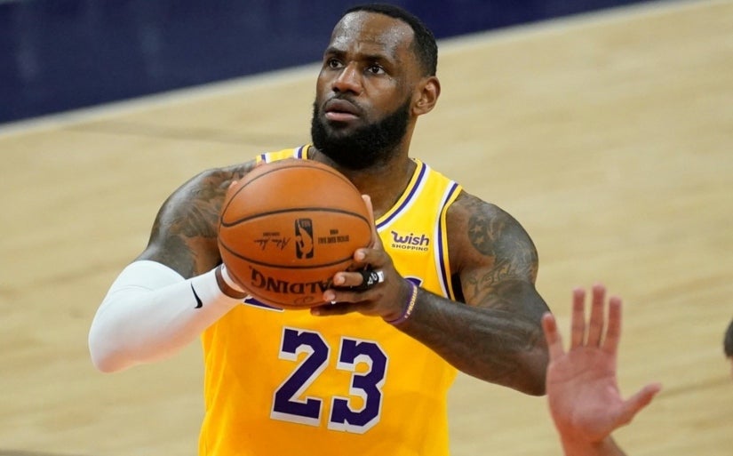 LeBron James en un partido de los Lakers