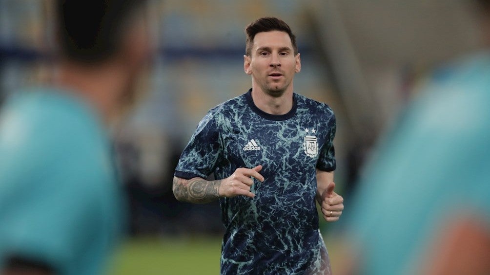 Messi en calentamiento con Argentina