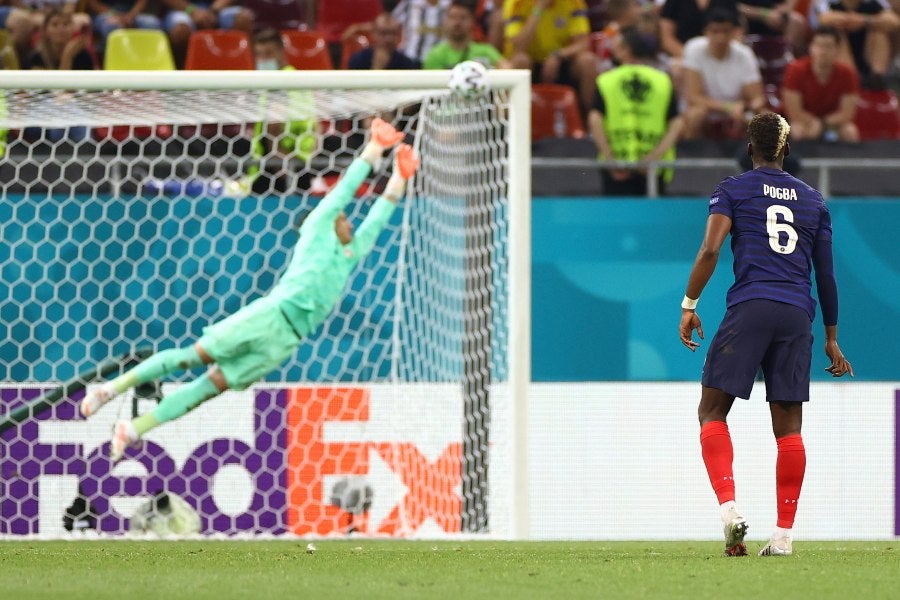 Paul Pogba durante un partido con Francia