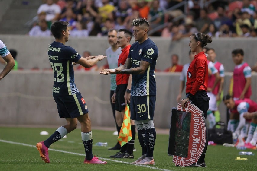 Nicolás Castillo entrando de cambio ante Santos