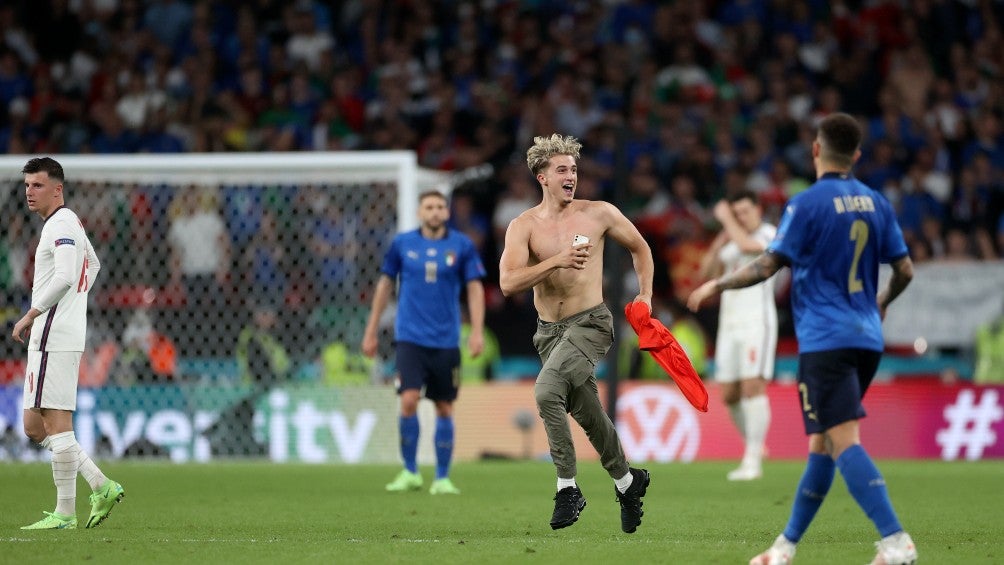 Espontáneo ingresó a la cancha de Wembley