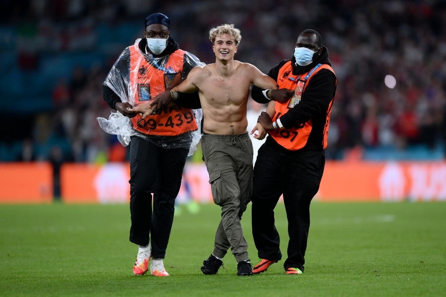 Espontáneo ingresó a la cancha de Wembley