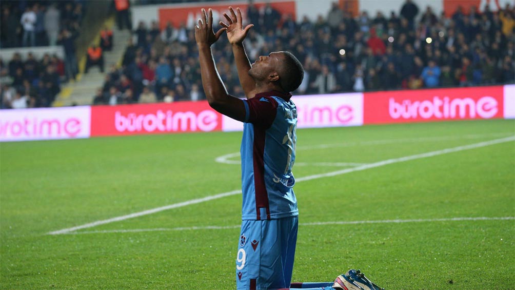 Daniel Sturridge en partido con el Trabzonspor de Turquía