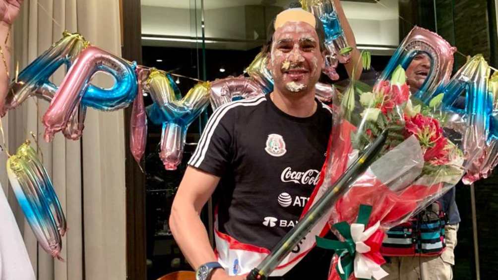 Memo Ochoa en festejo