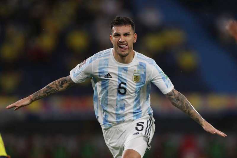 Paredes en festejo de gol