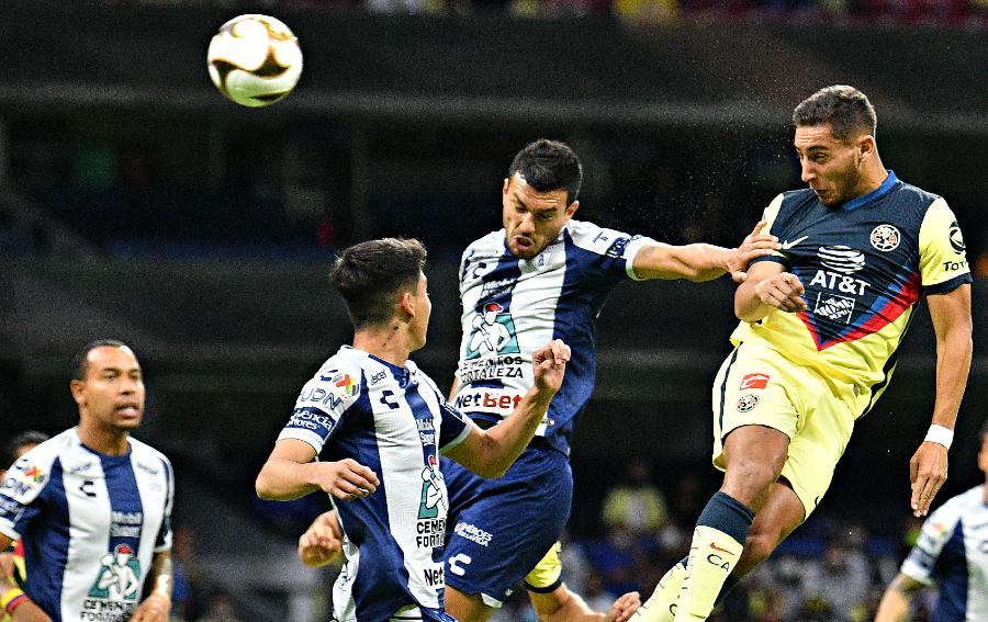 Cáceres cabecea en partido ante Pachuca