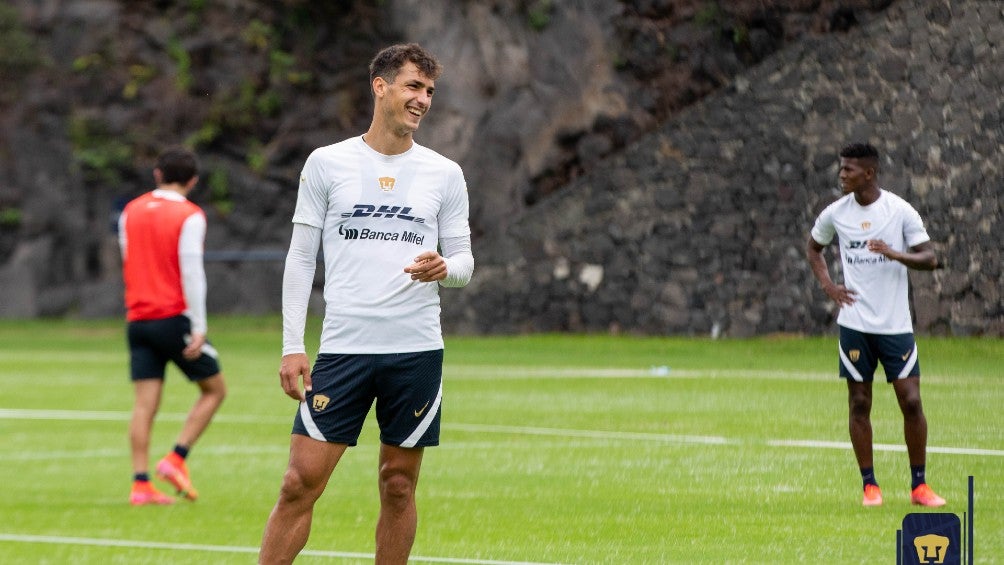 Juan Dinenno durante entrenamiento con Pumas