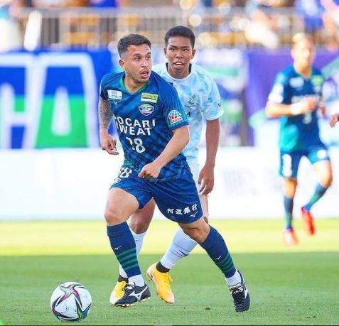 Cristian Battochio en acción con Tokushima Vortis