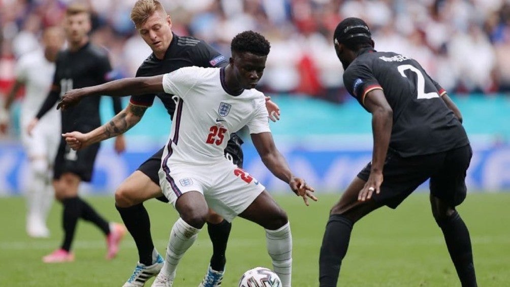  Bukayo Saka en acción durante la Eurocopa 2020