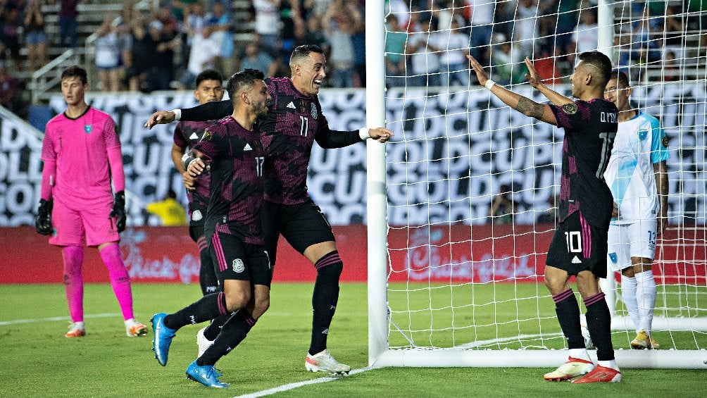 Rogelio Funes Mori celebra gol con la selección mexicana en Copa Oro