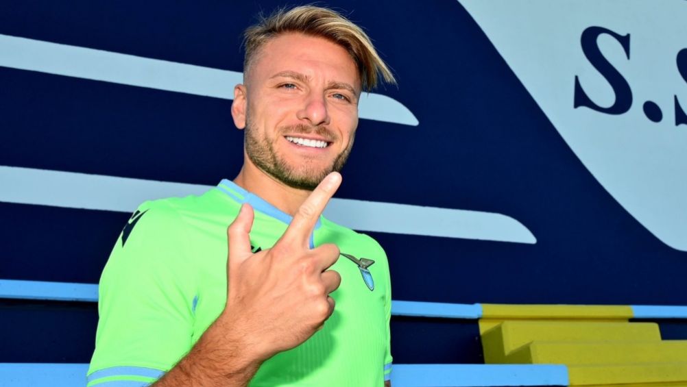 Ciro Immobile luciendo el jersey de la Lazio