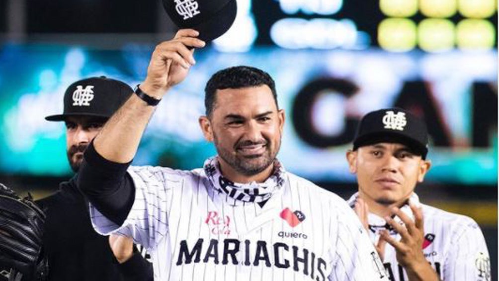 Adrián González agradece a la afición de los Mariachis