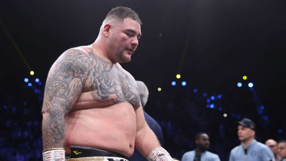 Andy Ruiz reacciona sobre el cuadrilátero 