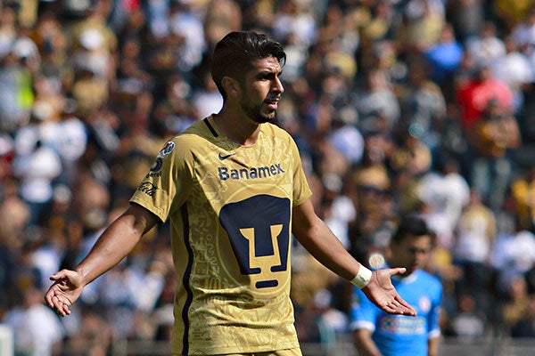 Eduardo Herrera en un partido con los Pumas 