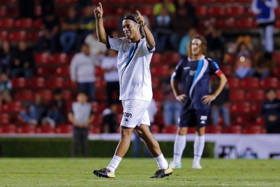 Ronaldinho en un partido amistoso