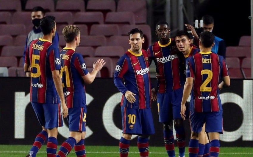 Jugadores del Barcelona festejando un gol a favor