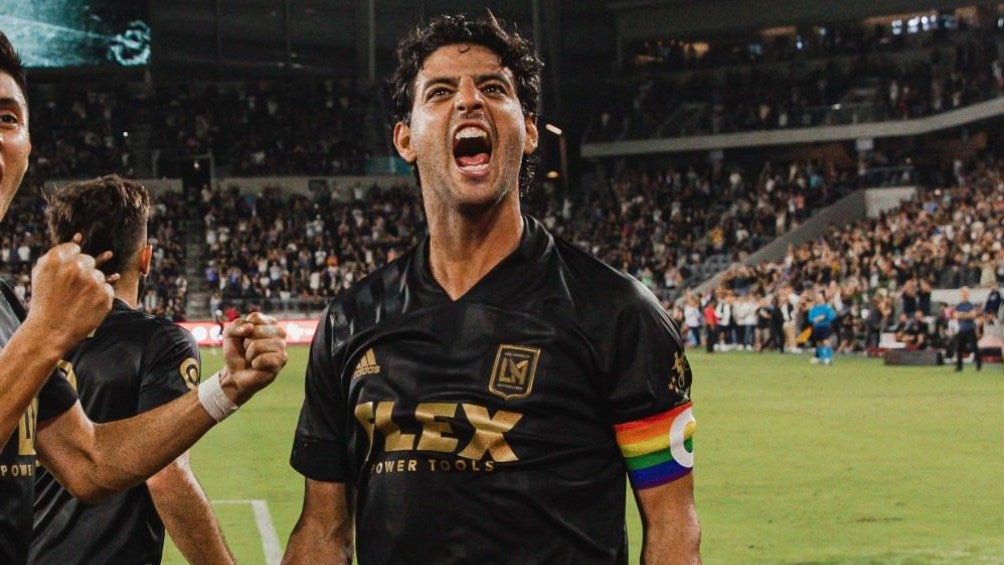 Carlos Vela en festejo con LAFC