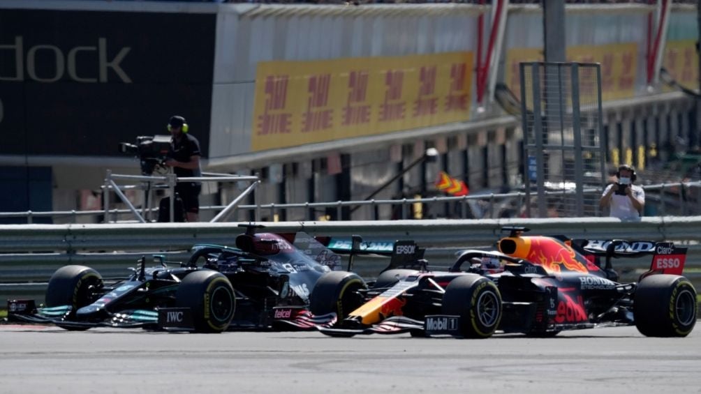 Hamilton y Verstappen en la competencia 