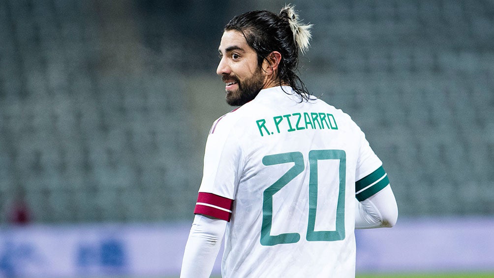 Pizarro, en acción con el Tri